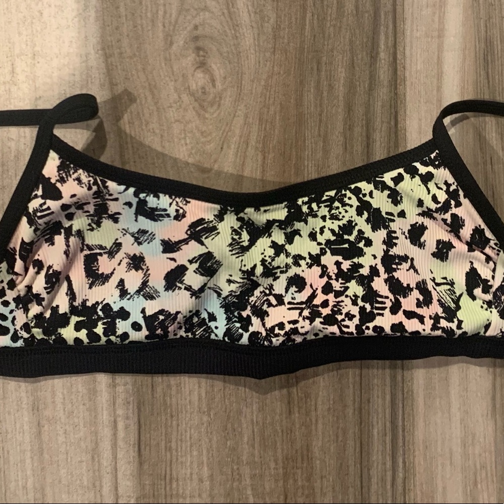 Xhilaration bathing suit top, Size small